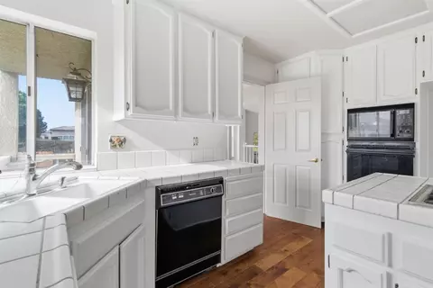 Kitchen - 1460 Cornucopia Pl, Tracy, CA 95377 photo 7 of 8
