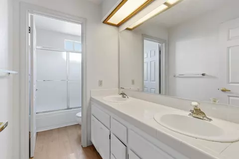 Bath - 1460 Cornucopia Pl, Tracy, CA 95377 photo 2 of 3