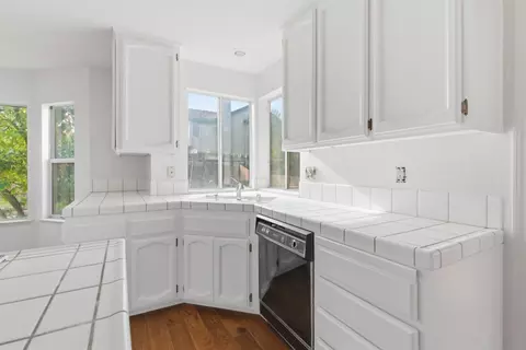 Kitchen - 1460 Cornucopia Pl, Tracy, CA 95377 photo 3 of 8