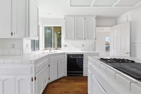 Kitchen - 1460 Cornucopia Pl, Tracy, CA 95377 photo 6 of 8