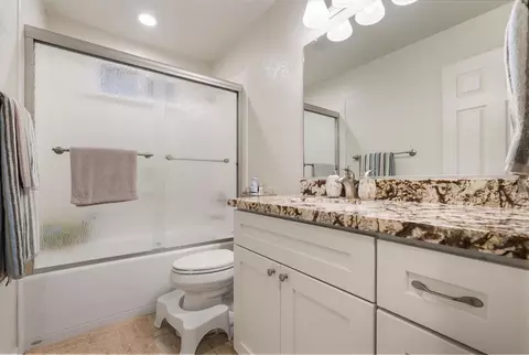 Bath - 1820 N Berkeley Ave, Turlock, CA 95382 photo 2 of 3