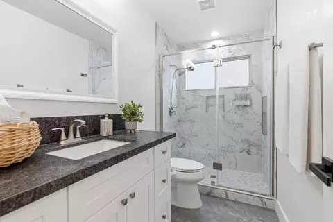 Bath - 1671 Davis St, Ripon, CA 95366 photo 1 of 3