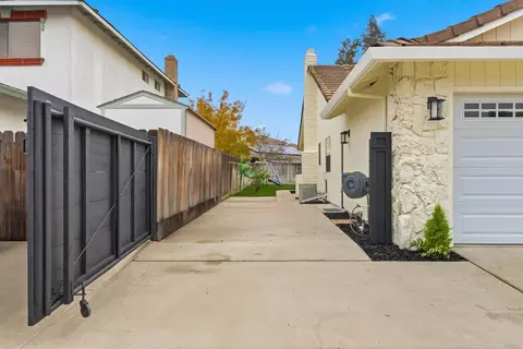 Exterior - 1671 Davis St, Ripon, CA 95366 photo 5 of 10