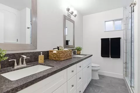 Bath - 1671 Davis St, Ripon, CA 95366 photo 2 of 3