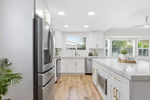 Kitchen - 1671 Davis St, Ripon, CA 95366 photo 2 of 4