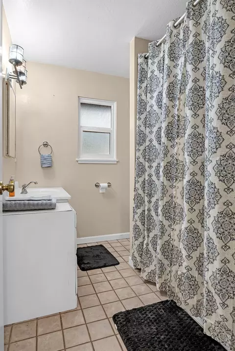 Bath - 19475 Murphy Rd, Pine Grove, CA 95665 photo 1 of 1