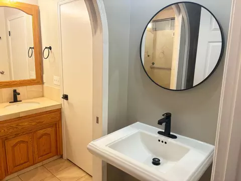Bath - 617 Edgebrook Ct, Modesto, CA 95354 photo 3 of 4