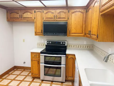 Kitchen - 617 Edgebrook Ct, Modesto, CA 95354 photo 1 of 3