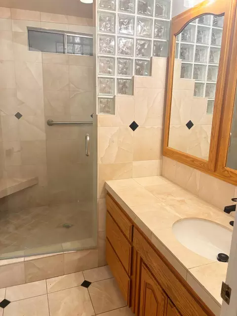 Bath - 617 Edgebrook Ct, Modesto, CA 95354 photo 2 of 4