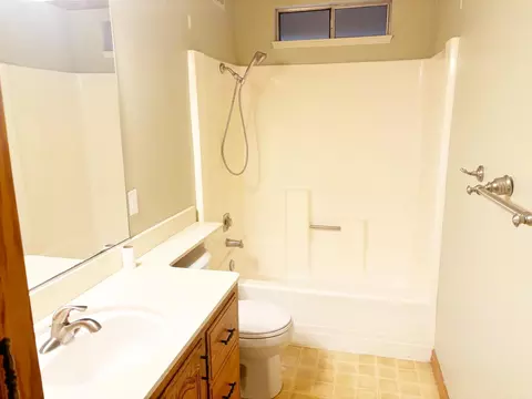 Bath - 617 Edgebrook Ct, Modesto, CA 95354 photo 4 of 4