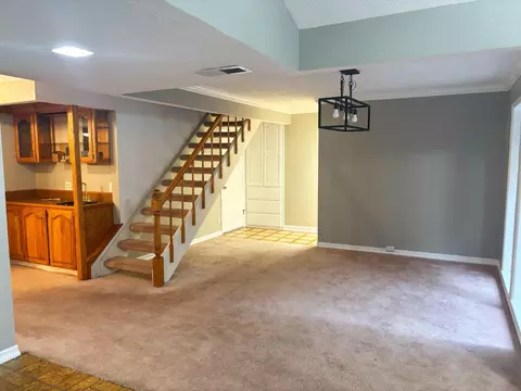 Living - 617 Edgebrook Ct, Modesto, CA 95354 photo 2 of 5