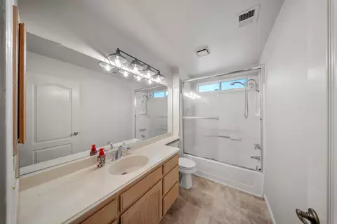 Bath - 1128 Valencia Ct, Modesto, CA 95350 photo 2 of 2