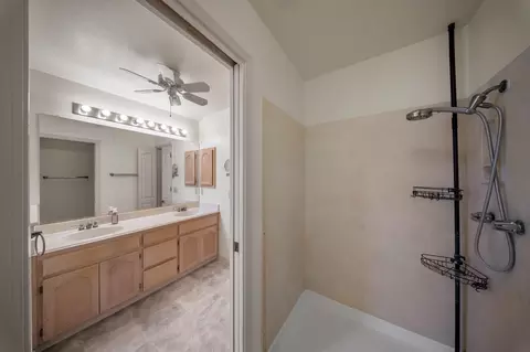 Bath - 1128 Valencia Ct, Modesto, CA 95350 photo 1 of 2