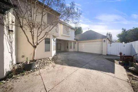 Exterior - 1128 Valencia Ct, Modesto, CA 95350 photo 6 of 8