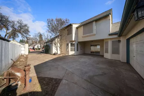 Exterior - 1128 Valencia Ct, Modesto, CA 95350 photo 7 of 8
