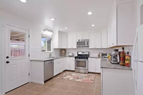 1921 Carleton Dr, Turlock, CA 95382 photo 8