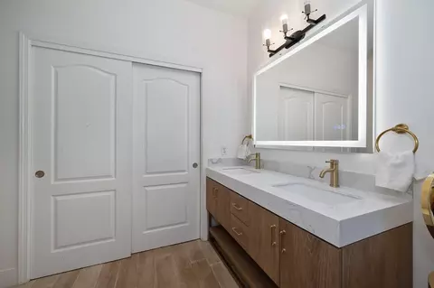 Bath - 7011 Kemper Rd, Modesto, CA 95357 photo 6 of 6