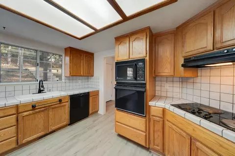 Kitchen - 120 Plainview Ave, Applegate, CA 95703 photo 3 of 4