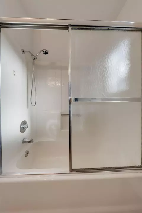 Bath - 120 Plainview Ave, Applegate, CA 95703 photo 5 of 7