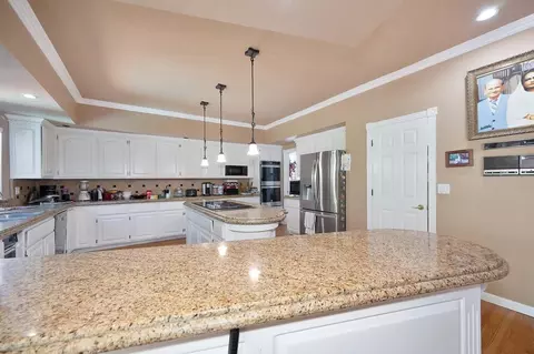 Kitchen - 100 Hinkle Ct, Folsom, CA 95630 photo 2 of 6