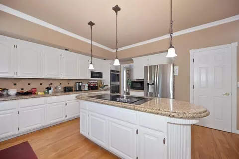 Kitchen - 100 Hinkle Ct, Folsom, CA 95630 photo 4 of 6