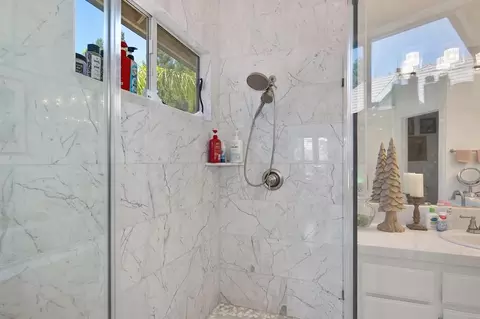 Bath - 100 Hinkle Ct, Folsom, CA 95630 photo 4 of 5