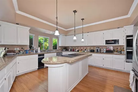 Kitchen - 100 Hinkle Ct, Folsom, CA 95630 photo 3 of 6