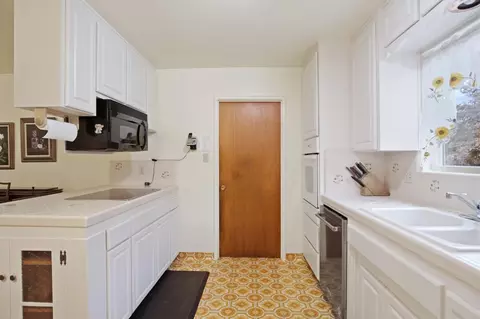 Kitchen - 201 Eagle Ct, Modesto, CA 95350 photo 3 of 4