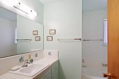 Bath - 201 Eagle Ct, Modesto, CA 95350 photo 1 of 2