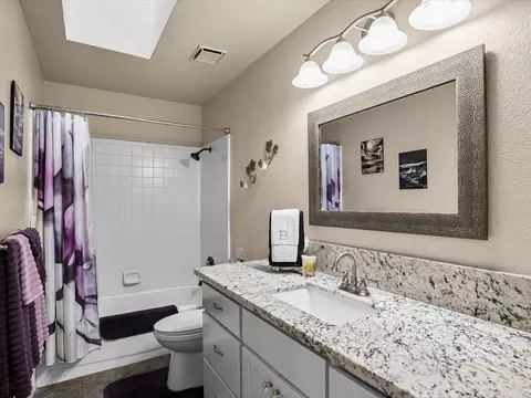 Bath - 4021 Copper Penny Ct, Modesto, CA 95355 photo 1 of 2