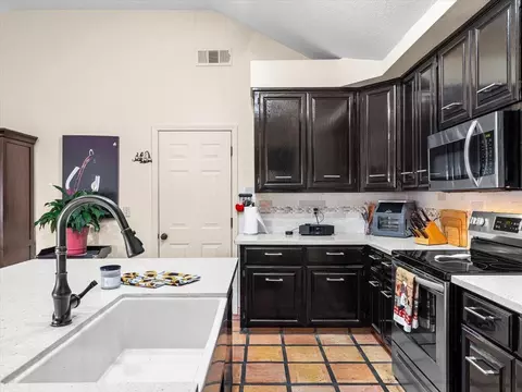 Kitchen - 4021 Copper Penny Ct, Modesto, CA 95355 photo 5 of 8