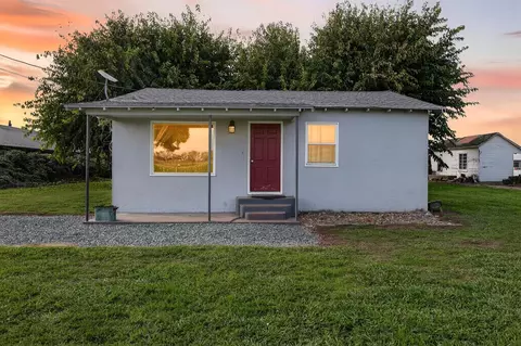 28015 N Blossom Rd, Walnut Grove, CA 95690