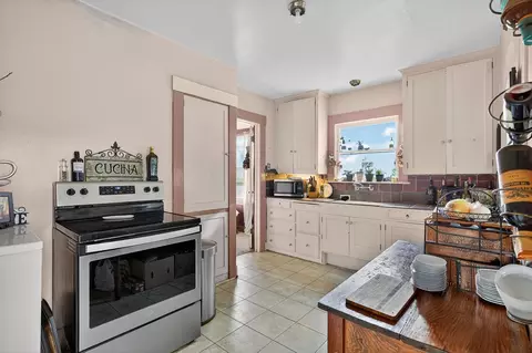 Kitchen - 28015 N Blossom Rd, Walnut Grove, CA 95690 photo 5 of 5