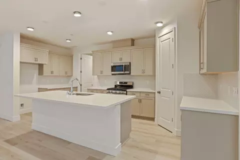 Kitchen - 2182 Silk Ave, Manteca, CA 95337 photo 3 of 5
