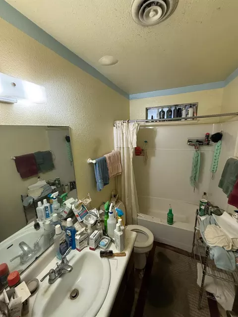 Bath - 1534 Derek Dr, Olivehurst, CA 95961 photo 3 of 3