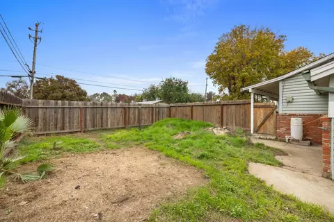 Exterior - 381 Wallis Ave, Gustine, CA 95322 photo 9 of 14