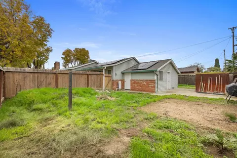 Exterior - 381 Wallis Ave, Gustine, CA 95322 photo 8 of 14
