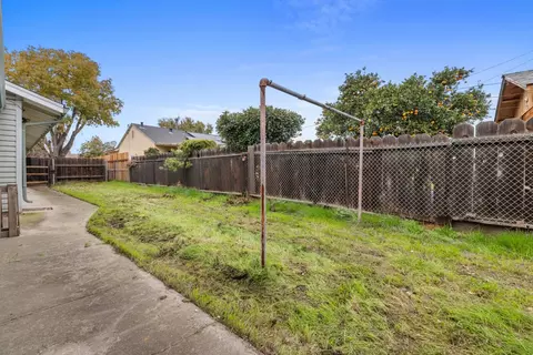 Exterior - 381 Wallis Ave, Gustine, CA 95322 photo 13 of 14
