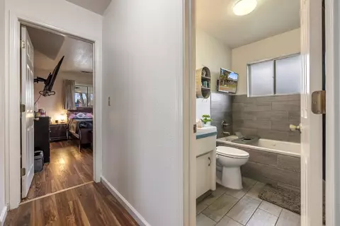 Entry Way - 381 Wallis Ave, Gustine, CA 95322 photo 6 of 10