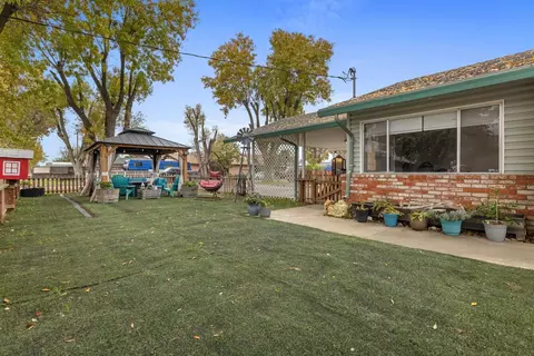 Exterior - 381 Wallis Ave, Gustine, CA 95322 photo 6 of 14