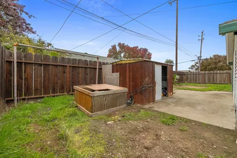 Exterior - 381 Wallis Ave, Gustine, CA 95322 photo 11 of 14