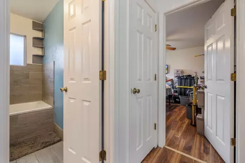 Entry Way - 381 Wallis Ave, Gustine, CA 95322 photo 5 of 10