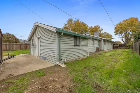 Exterior - 381 Wallis Ave, Gustine, CA 95322 photo 12 of 14