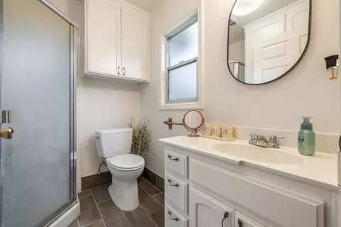 Bath - 381 Wallis Ave, Gustine, CA 95322 photo 2 of 2