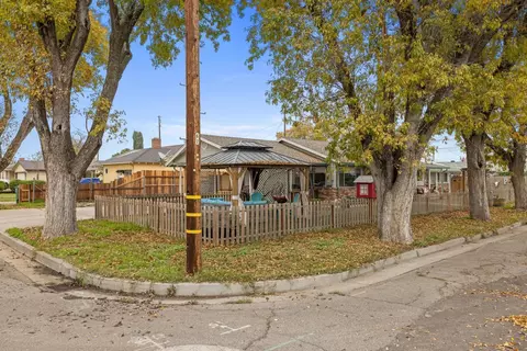 Exterior - 381 Wallis Ave, Gustine, CA 95322 photo 3 of 14