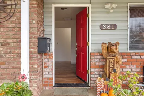 Entry Way - 381 Wallis Ave, Gustine, CA 95322 photo 1 of 10