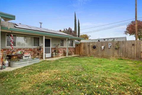 Exterior - 381 Wallis Ave, Gustine, CA 95322 photo 5 of 14