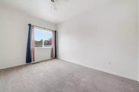 Bedroom - 1250 Wimbledon Dr, San Andreas, CA 95249 photo 4 of 10