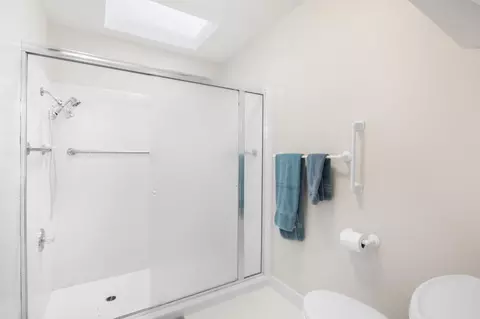 Bath - 1317 Lake Blvd, Davis, CA 95616 photo 3 of 7