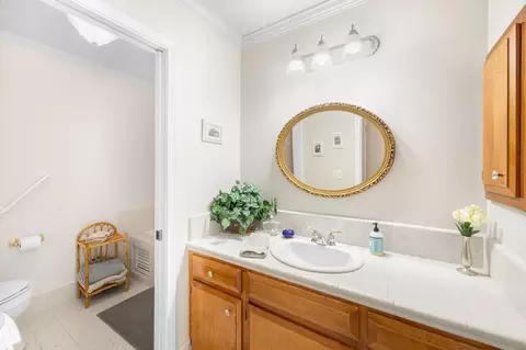 Bath - 1317 Lake Blvd, Davis, CA 95616 photo 4 of 7